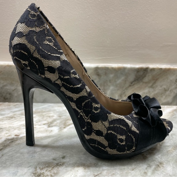 Carlos Santana Lacy Heel (7.5) - Picture 3 of 7